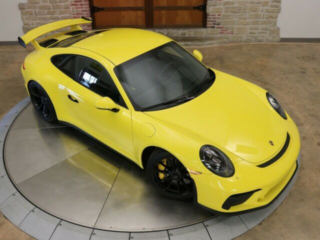 2018 Porsche 911 (Yellow/Black)