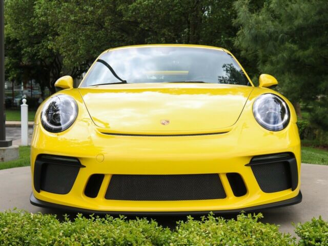 2018 Porsche 911 (Yellow/Black)