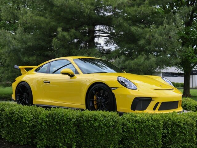 2018 Porsche 911 (Yellow/Black)
