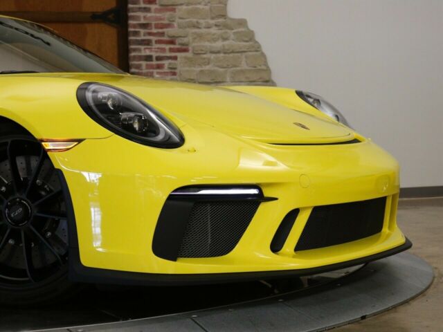 2018 Porsche 911 (Yellow/Black)