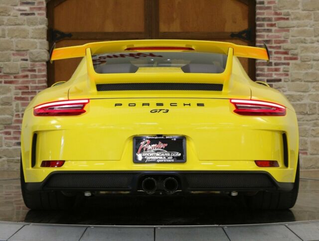 2018 Porsche 911 (Yellow/Black)