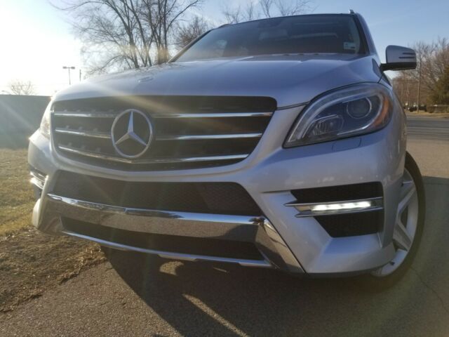 2012 Mercedes-Benz M-Class (Iridium Silver Metallic/Black)