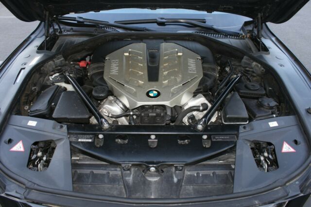2010 BMW 7-Series (Black/Black)