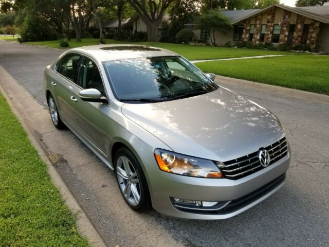 2013 Volkswagen Passat (Silver/Black)