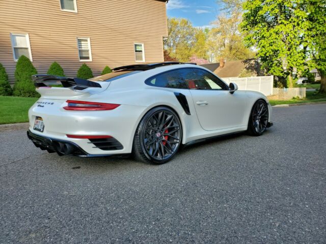 2017 Porsche 911 (White/Red)