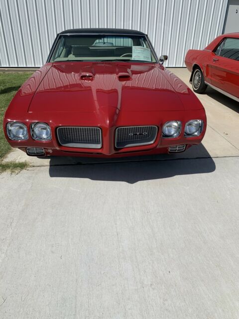 1970 Pontiac GTO (Red/Red)
