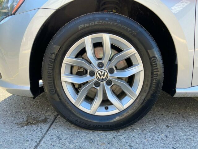 2016 Volkswagen Passat (Silver/Black)