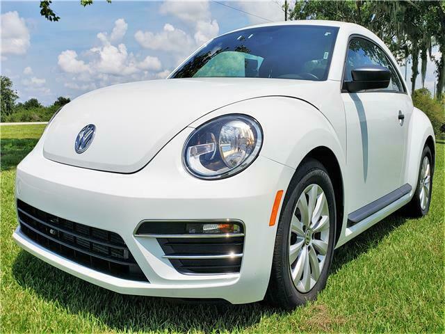 2018 Volkswagen Beetle - Classic (White/Black)