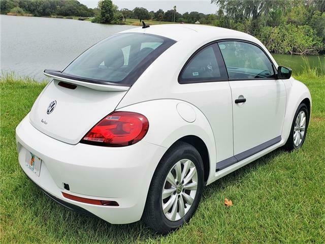 2018 Volkswagen Beetle - Classic (White/Black)
