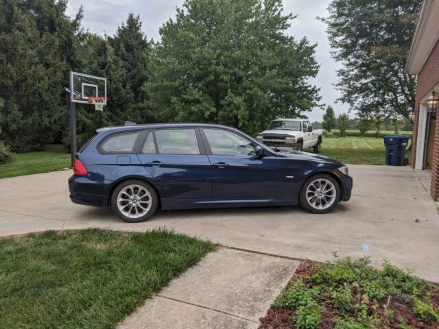 2011 BMW 3-Series (Blue/Brown)