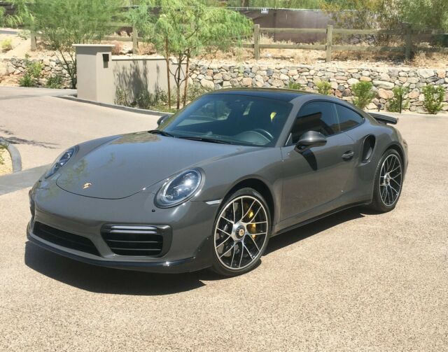 2018 Porsche 911 (Gray/Black)