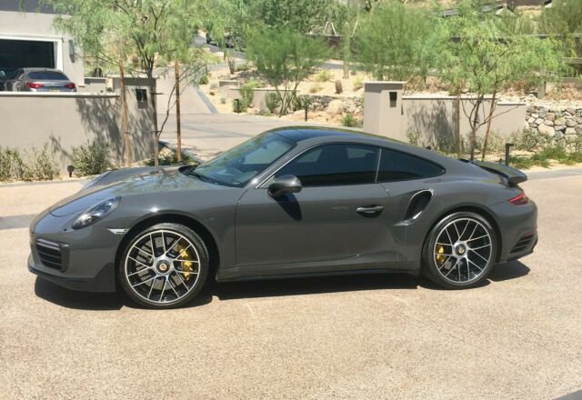 2018 Porsche 911 (Gray/Black)