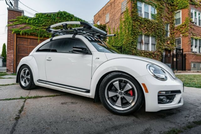 2013 Volkswagen Beetle-New (White/Black)