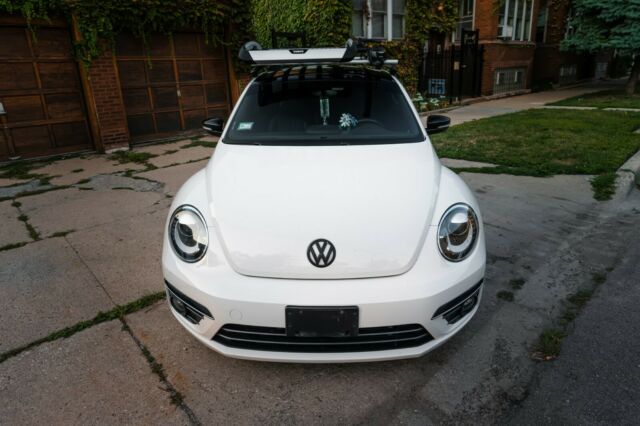 2013 Volkswagen Beetle-New (White/Black)