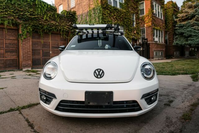 2013 Volkswagen Beetle-New (White/Black)