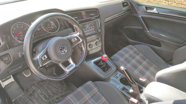 2017 Volkswagen GTI (White/Black)
