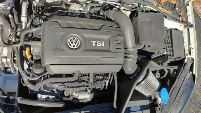 2017 Volkswagen GTI (White/Black)