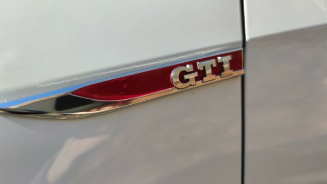 2017 Volkswagen GTI (White/Black)
