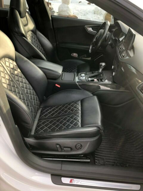 2015 Audi RS7 (White/Black)