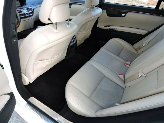 2009 Mercedes-Benz S-Class (Diamond White Metallic/Sahara Beige & Black Leather)