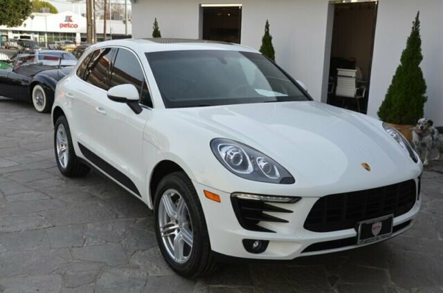 2016 Porsche Macan (White/Black)