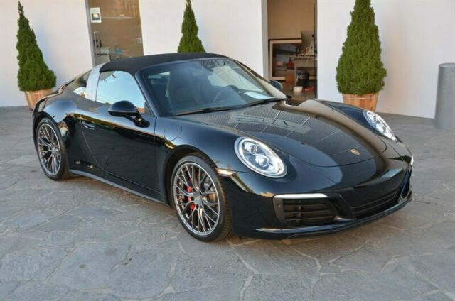 2019 Porsche 911 (Black/Black)