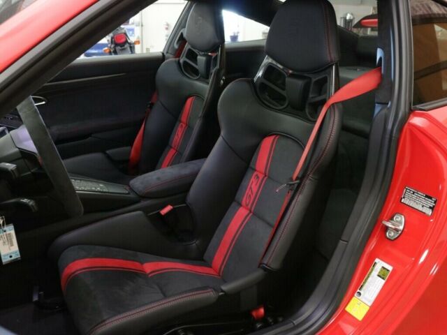 2018 Porsche 911 (Red/Black)