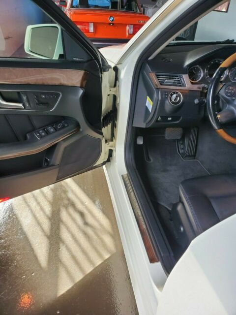 2011 Mercedes-Benz E350 (White/Black)