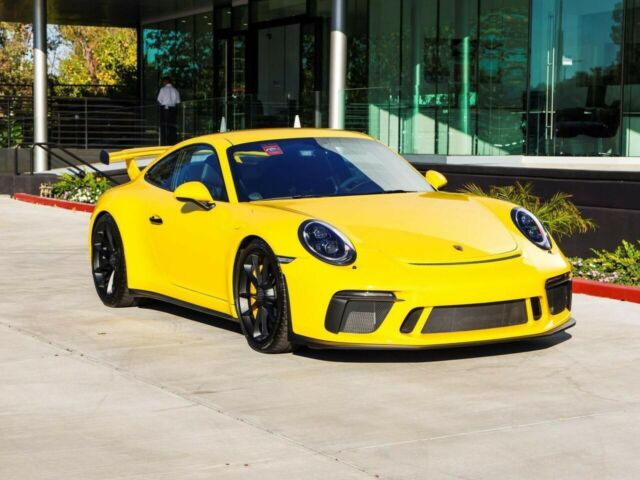 2018 Porsche 911 (Yellow/Black)