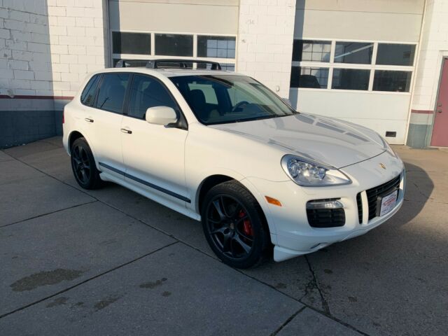 2008 Porsche Cayenne (White/Gray)