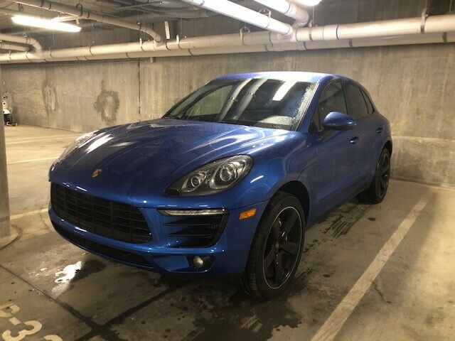 2016 Porsche Macan (Blue/Black/Red)