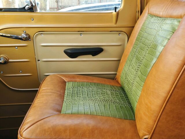 1965 Ford Econoline heavy duty corner window truck (Brown/Gray)
