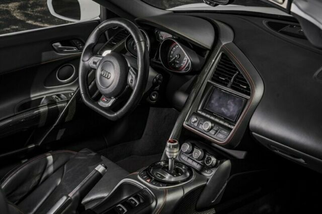 2014 Audi R8 (Ibis White/Black)