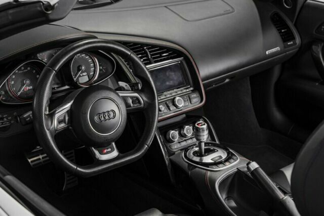 2014 Audi R8 (Ibis White/Black)