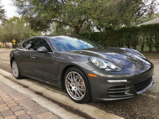 2014 Porsche Panamera (Grey/Black)