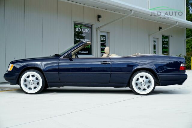 1995 Mercedes-Benz E-Class (Blue/Tan)