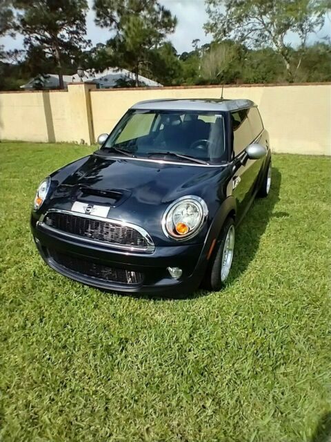 2009 Mini Cooper (WHITE/Tan)