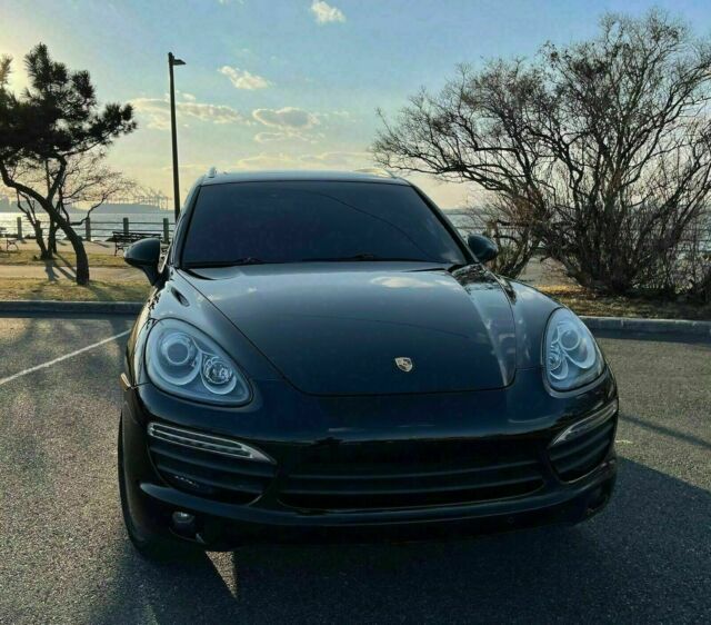 2012 Porsche Cayenne (Black/Black)