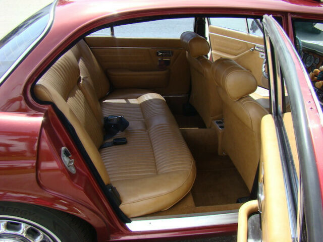 1974 Jaguar XJ6 (Burgundy/Tan)