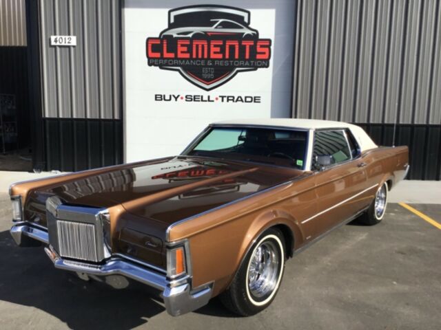 1971 Lincoln Continental (Gold/Brown)