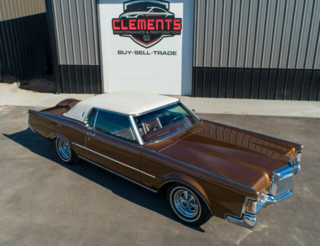 1971 Lincoln Continental (Gold/Brown)