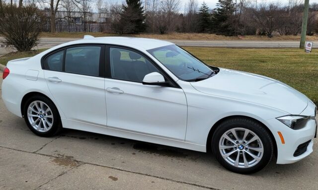 2017 BMW 320I (White/Black)