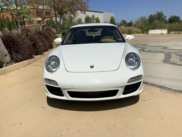 2009 Porsche 911 (Carrara White/Sand Beige)