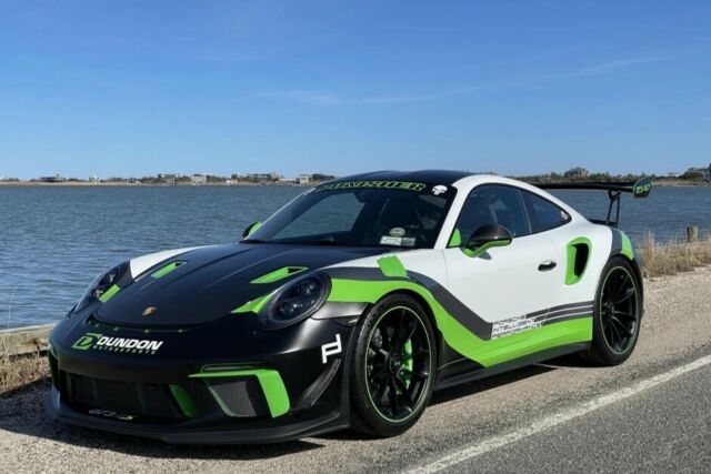 2019 Porsche 911 (White/Black)