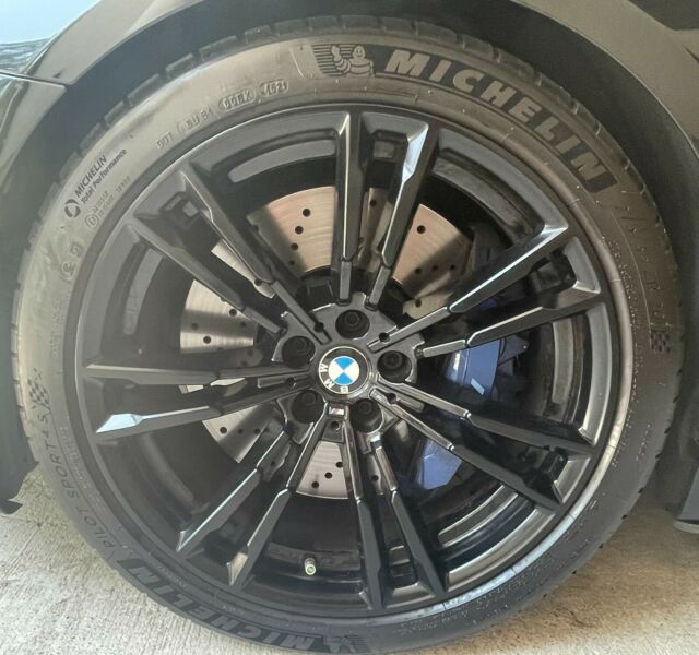 2019 BMW M5 (Black/Black)