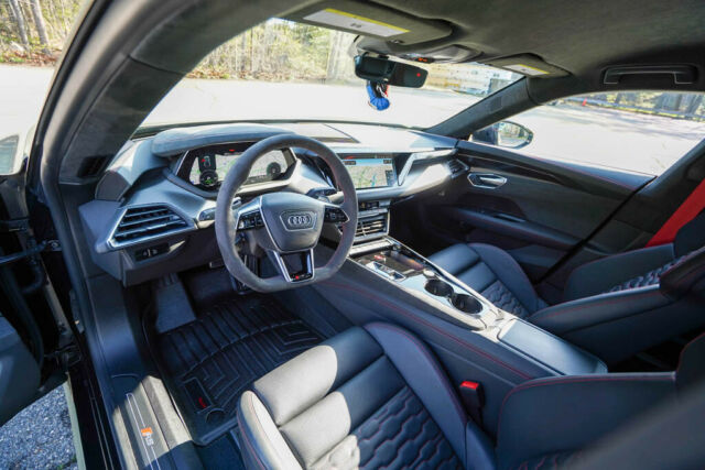 2022 Audi RS e-tron GT (Black/Black)