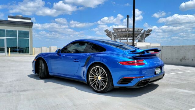 2017 Porsche 911 (Blue/Black)
