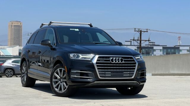 2017 Audi Q7 (Black/Black)