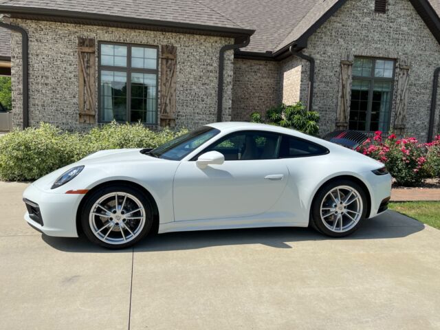 2022 Porsche 911 (White/Mojave Beige)