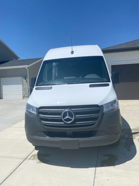 2021 Mercedes-Benz Sprinter (White/Black)